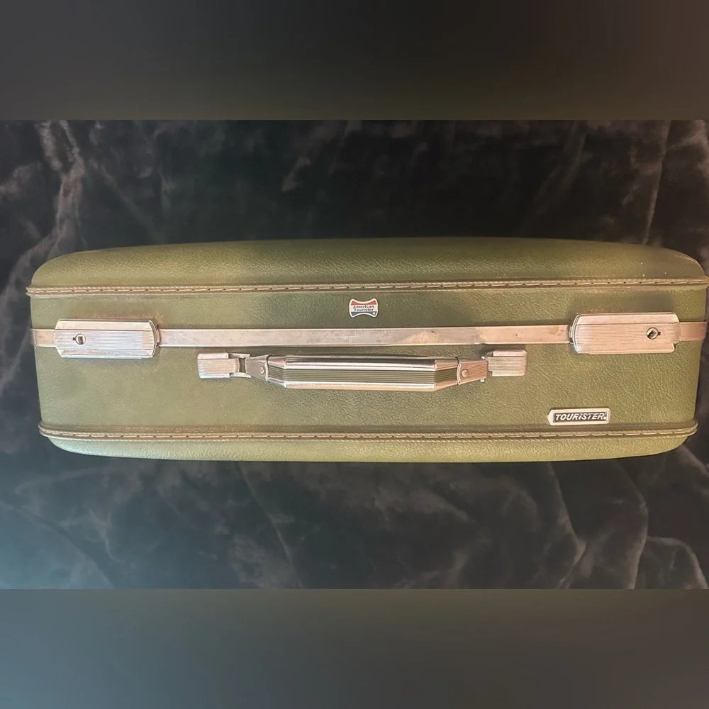 Vintage AMERICAN TOURISTER Hard-Shell Suitcase in Olive Green